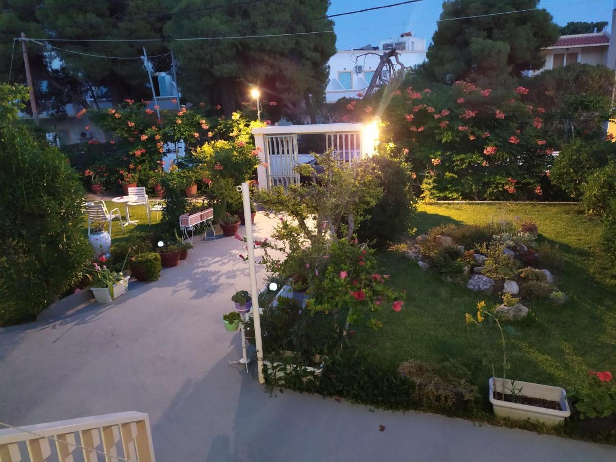 Finikas Rooms Agia Marina  외부 사진