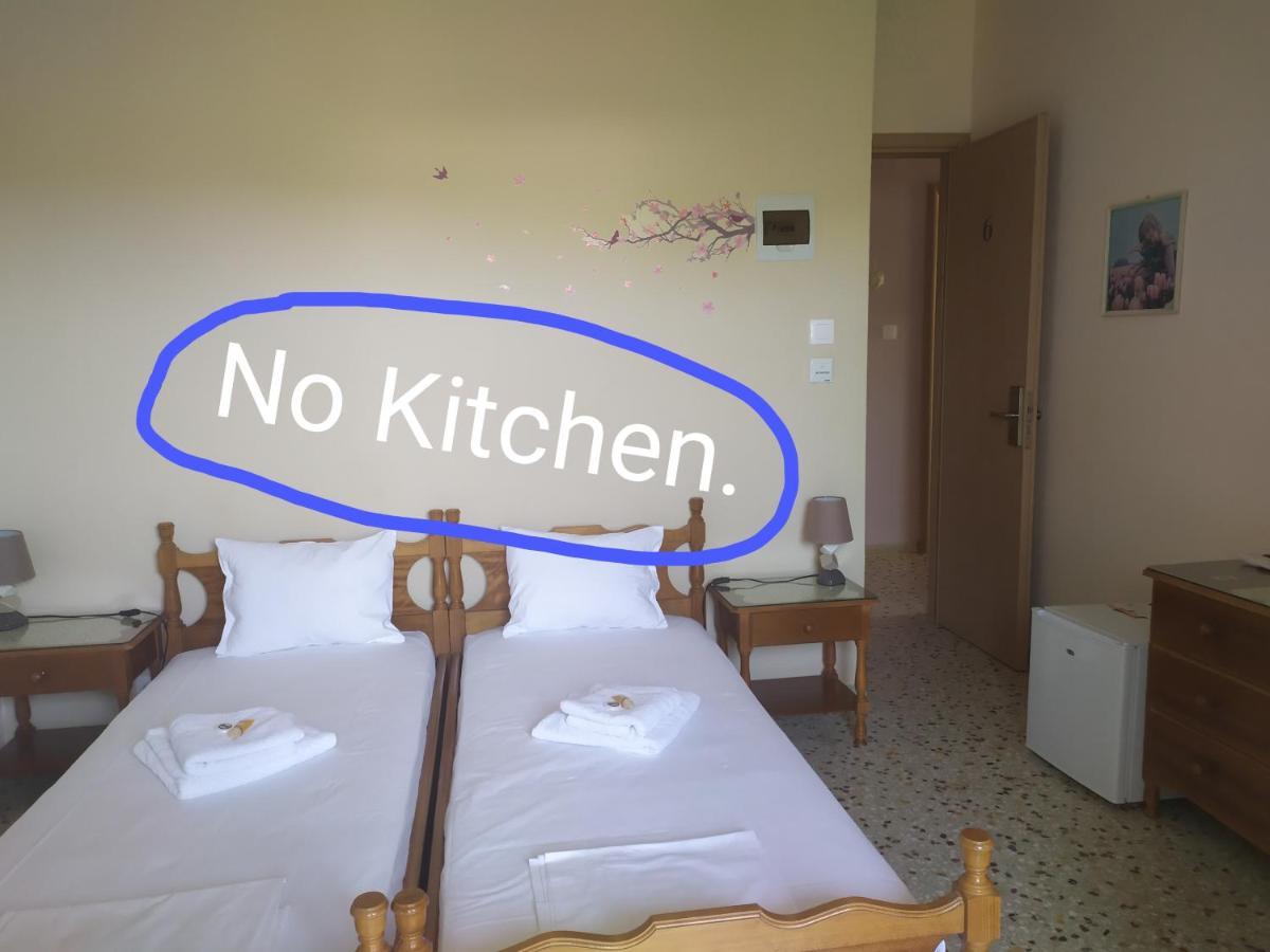 Finikas Rooms Agia Marina  객실 사진