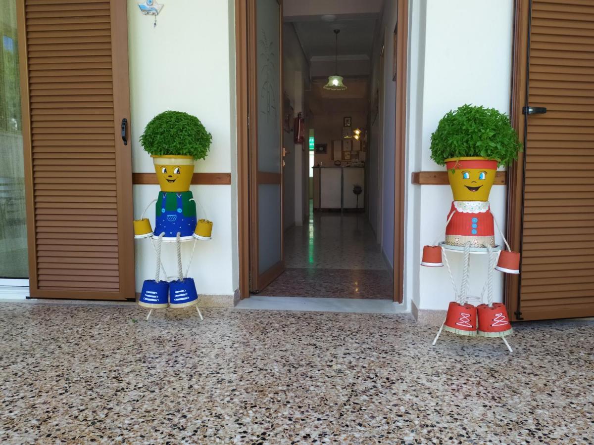 Finikas Rooms Agia Marina  외부 사진