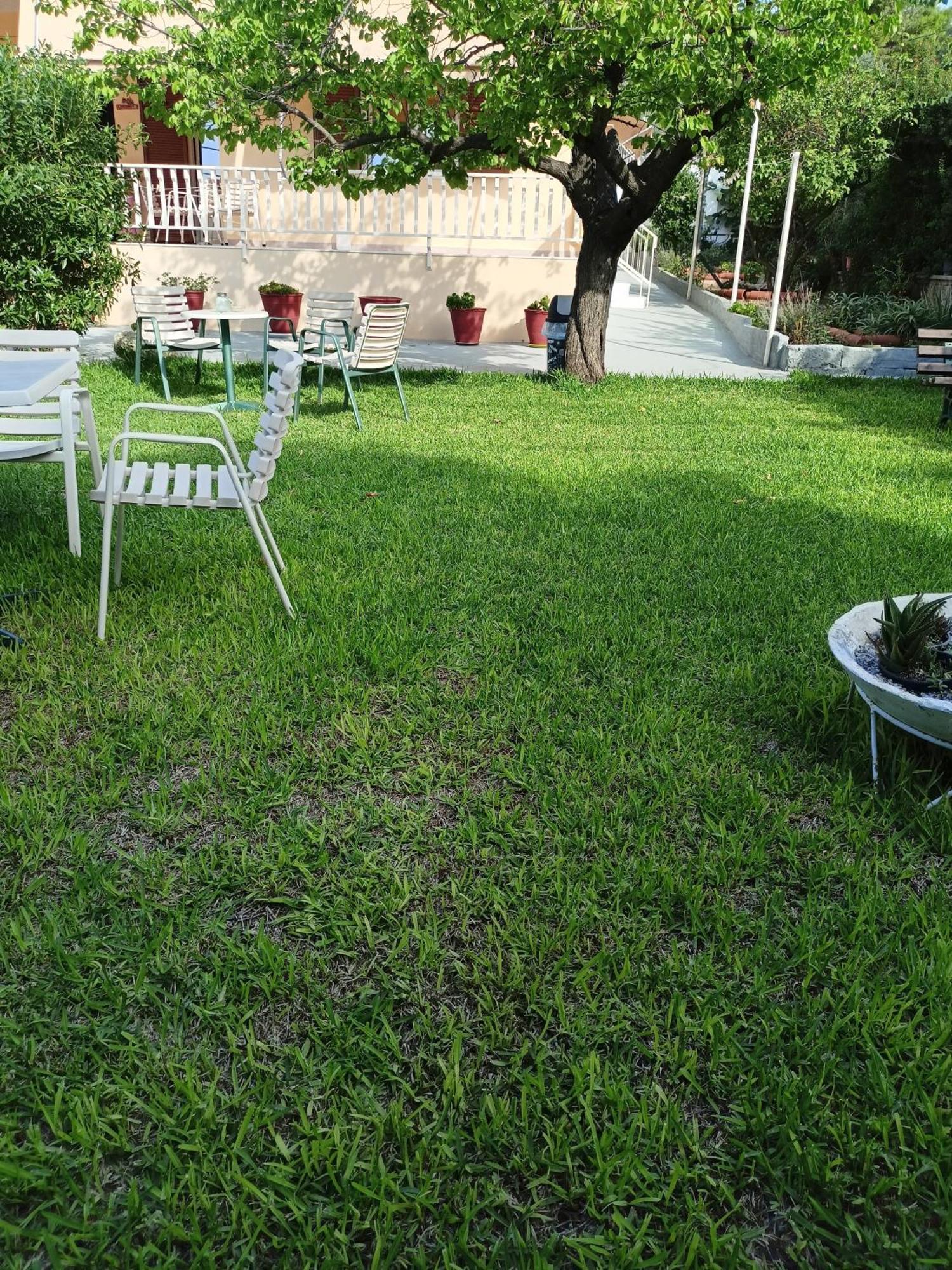 Finikas Rooms Agia Marina  외부 사진