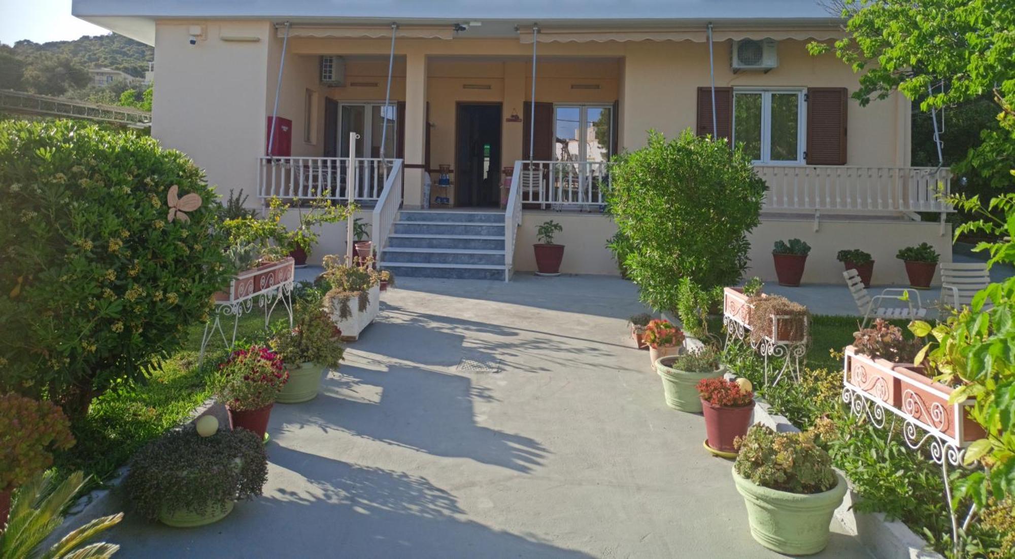 Finikas Rooms Agia Marina  외부 사진
