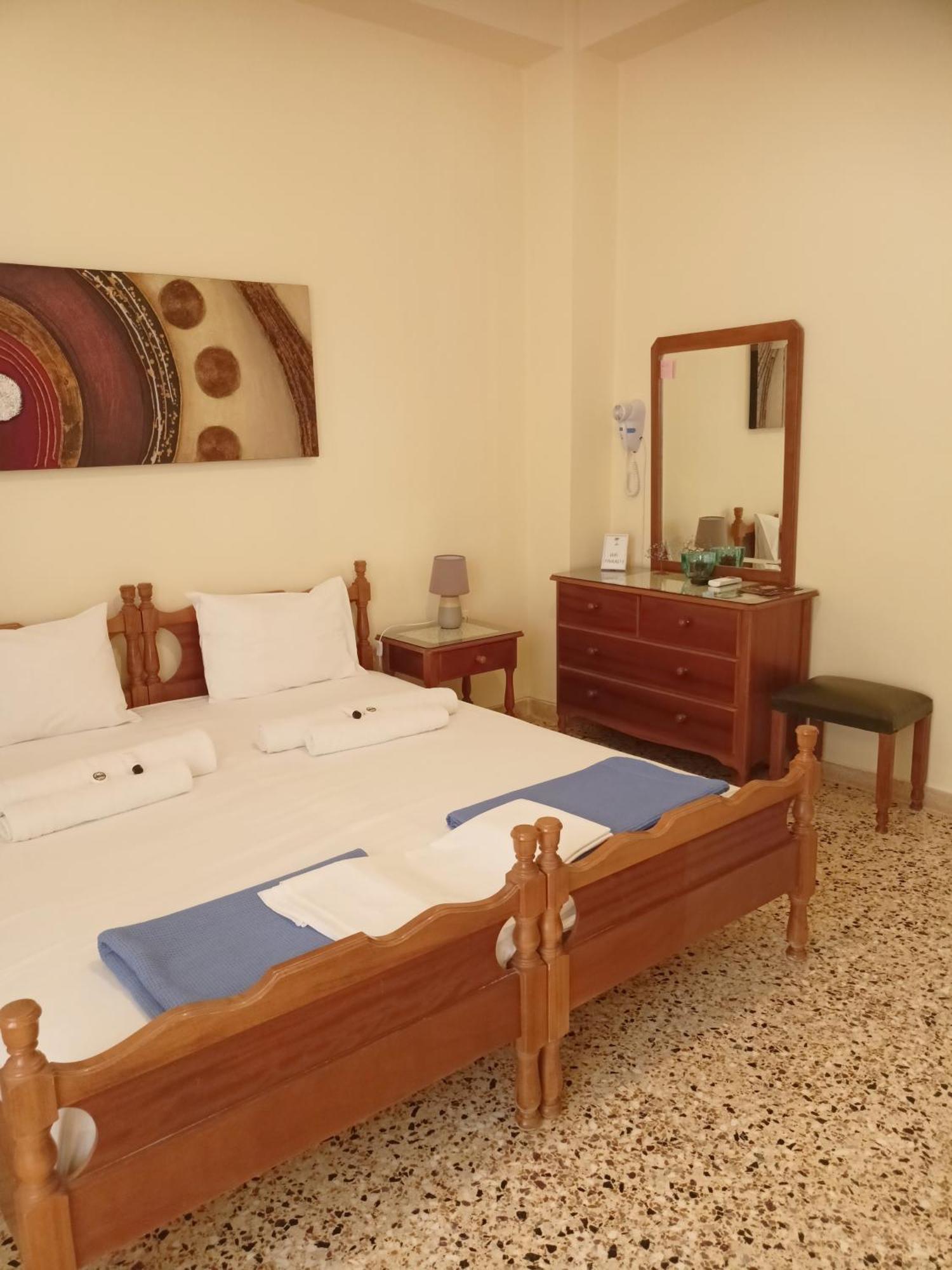 Finikas Rooms Agia Marina  객실 사진