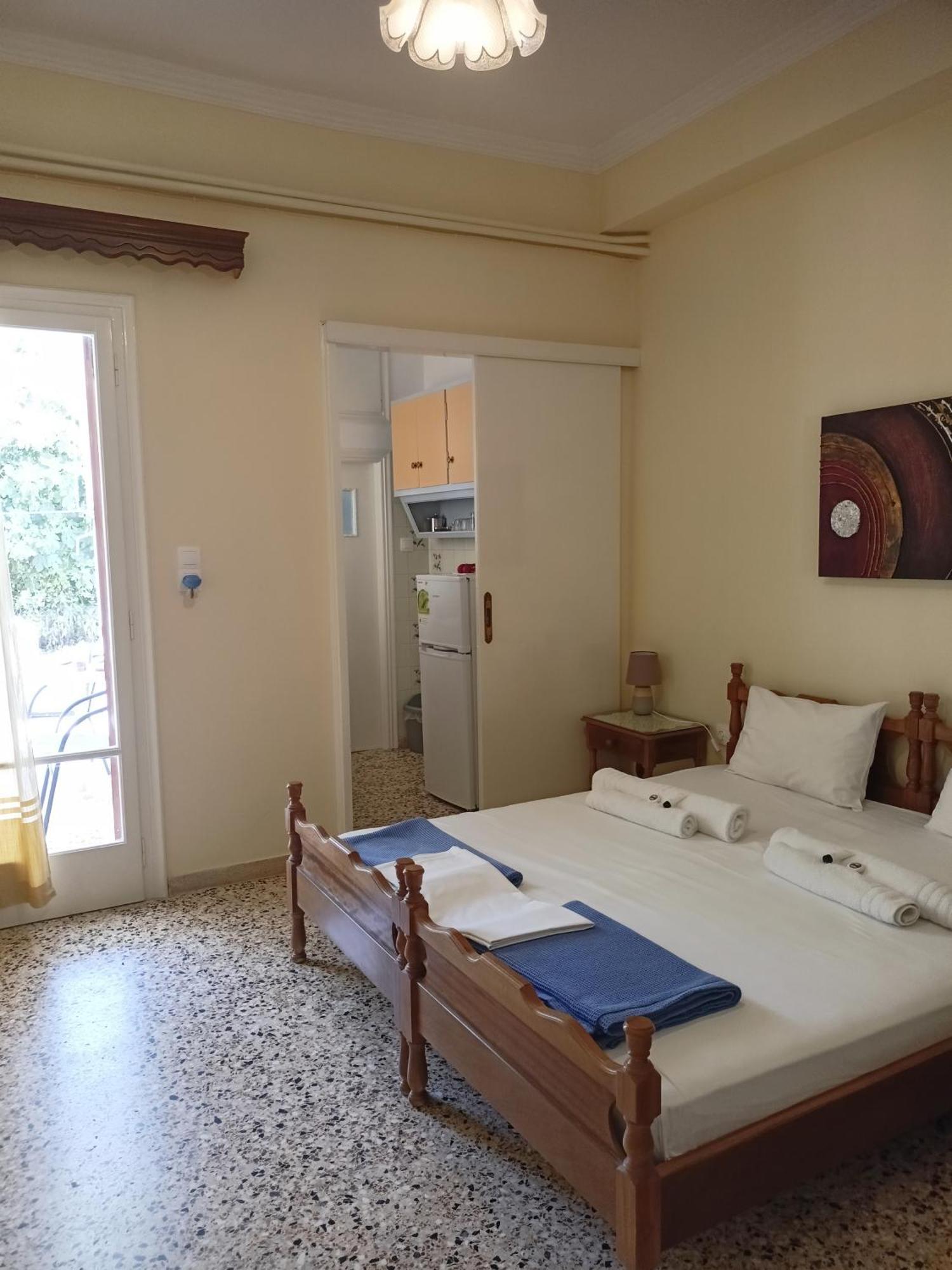 Finikas Rooms Agia Marina  객실 사진