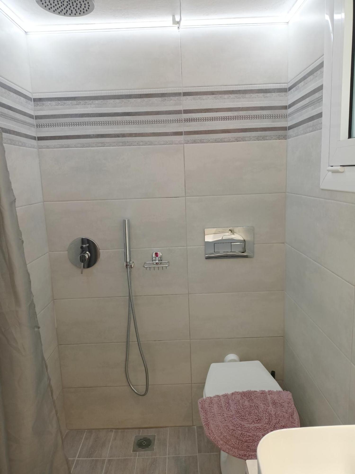 Finikas Rooms Agia Marina  객실 사진