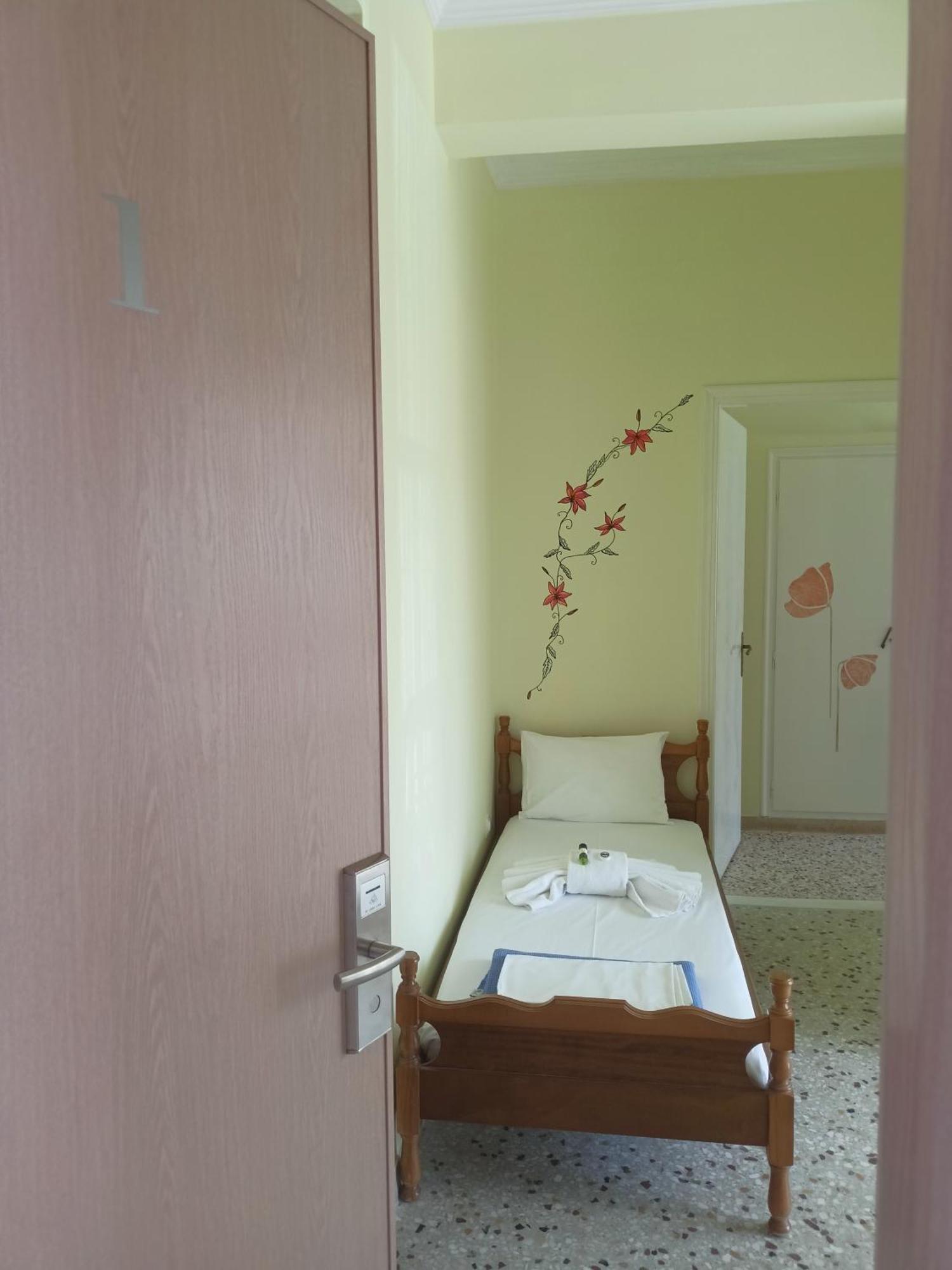 Finikas Rooms Agia Marina  객실 사진