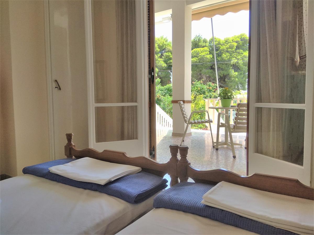 Finikas Rooms Agia Marina  외부 사진