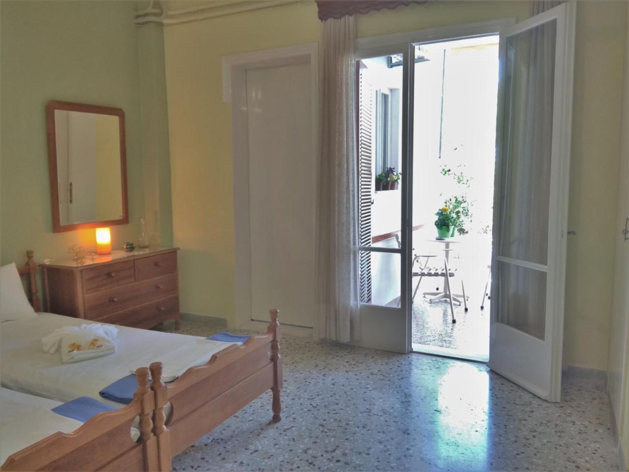 Finikas Rooms Agia Marina  외부 사진