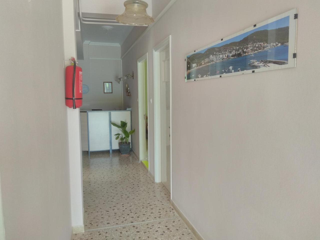 Finikas Rooms Agia Marina  외부 사진