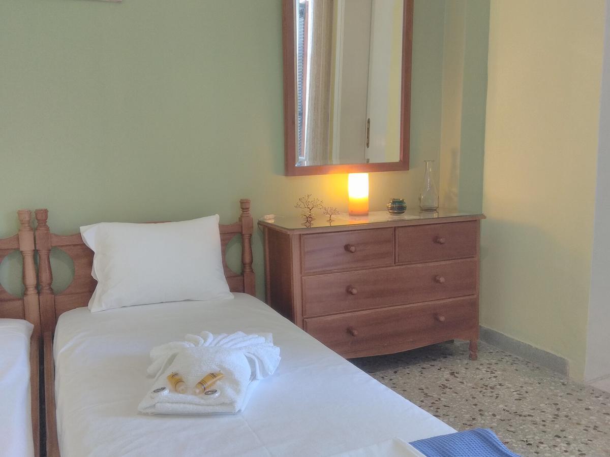 Finikas Rooms Agia Marina  외부 사진