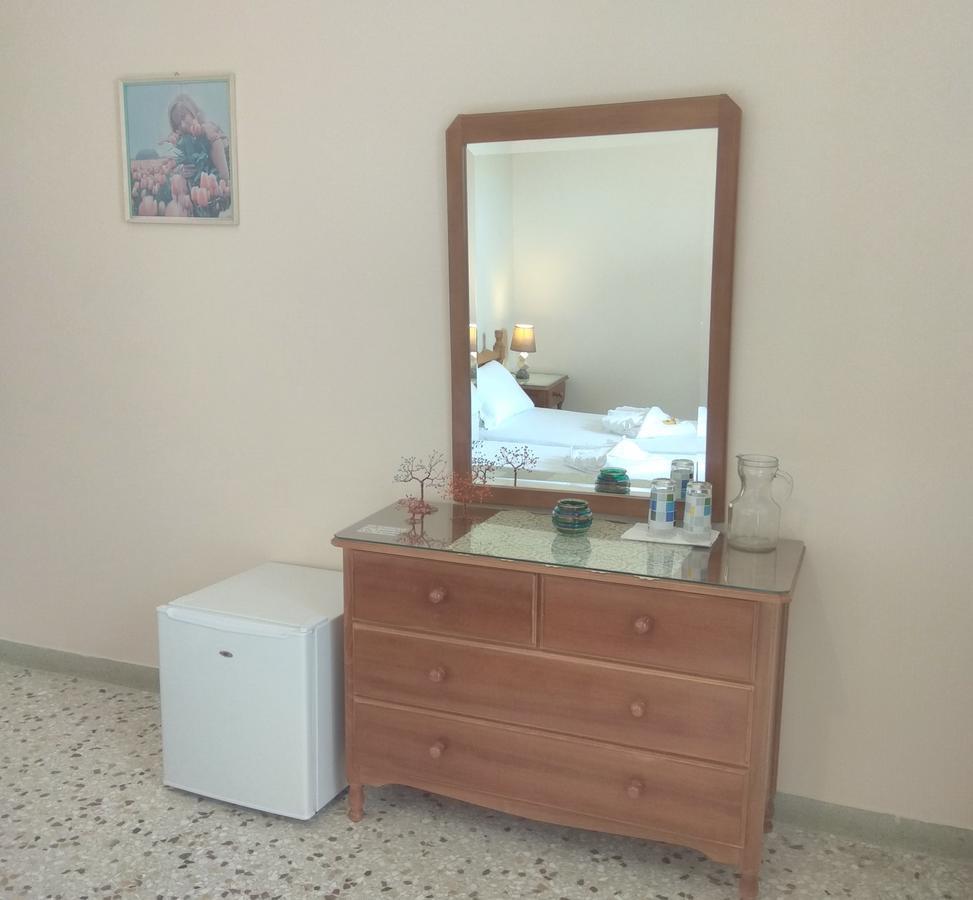 Finikas Rooms Agia Marina  외부 사진