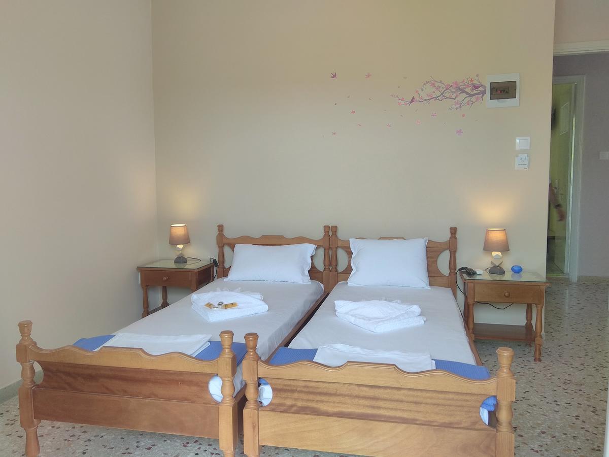 Finikas Rooms Agia Marina  외부 사진